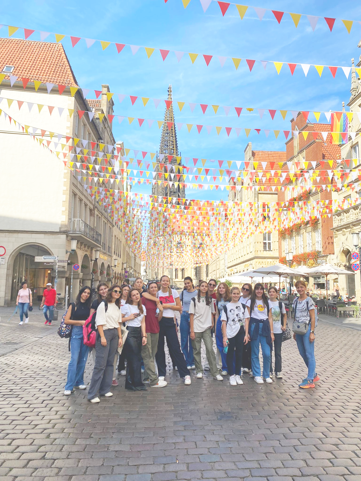 2022-09-05_Italiengruppe-stadt-35-bearb Deutsch-Schülergruppe auf dem Prinzipalmarkt Münster